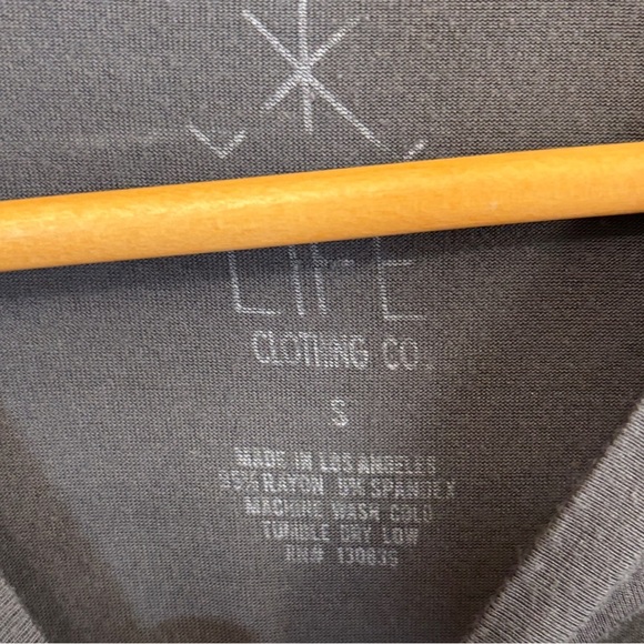 Charcoal Gray Short Sleeve Tee with Retro Graphic - Picture 3 of 3